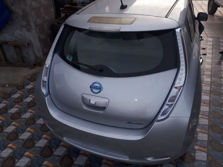 Продам капот НИССАН Лиф Nissan leaf запчасти 11-17гв