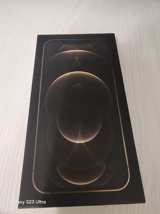 Продам айфон 12 про макс