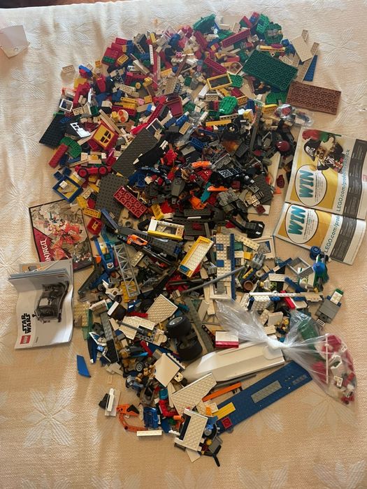 Diversas peças de Lego