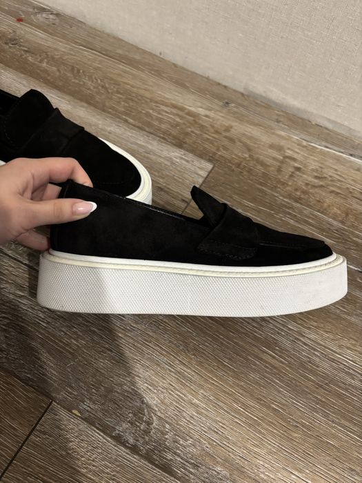 Продам лофери чорного кольору