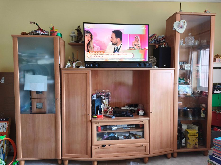 Móvel de sala com espaço para TV