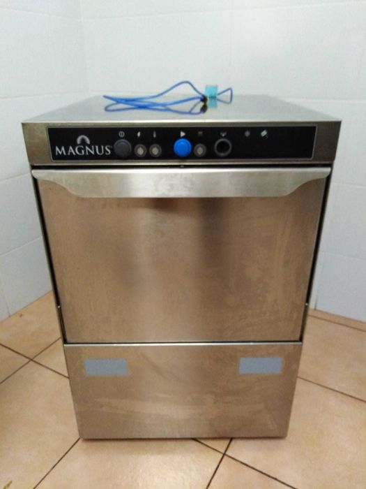 lote com bancadas prateleiras cozin. maq. loiça - restaur. e hotelaria