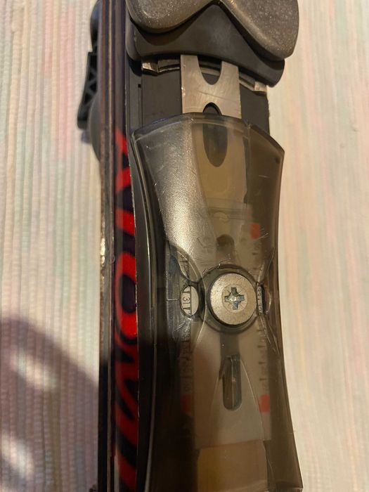 Skis ATOMIC usados em bom estado