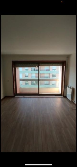 T2 c/ lugar de garagem para arrendar