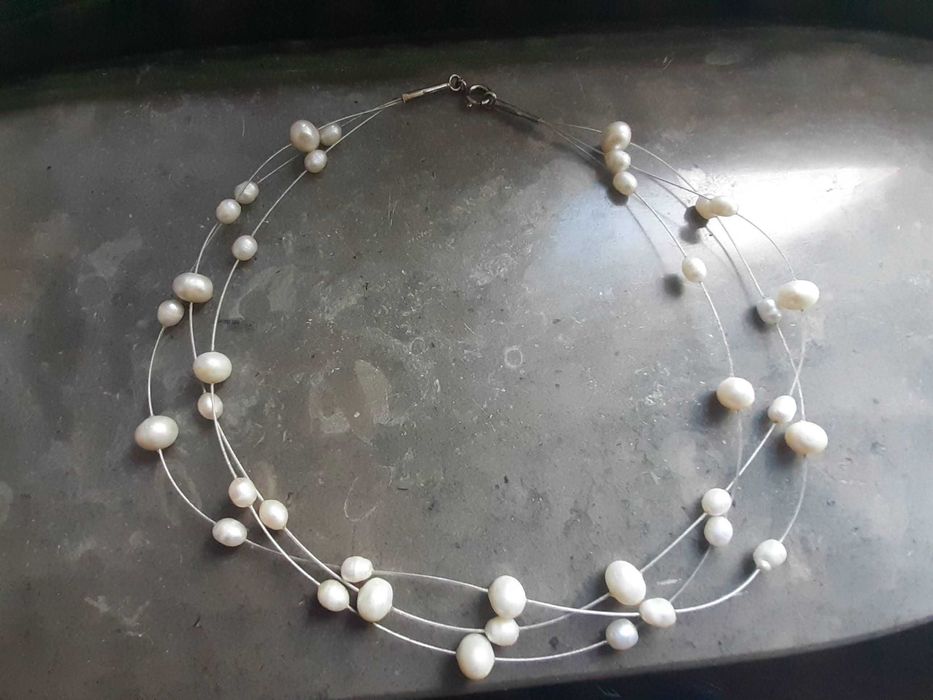 Fio com 3 filas pérolas e fecho em prata, Nunca usado