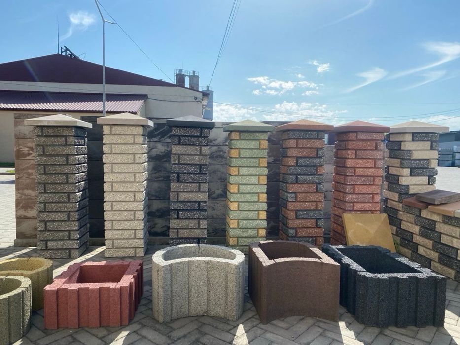 Цегла рвана Кая на паркан