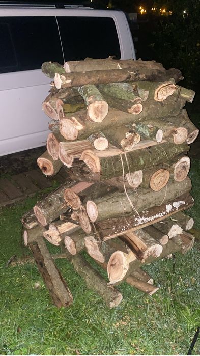 Vendo lenha seca de pinho e australia