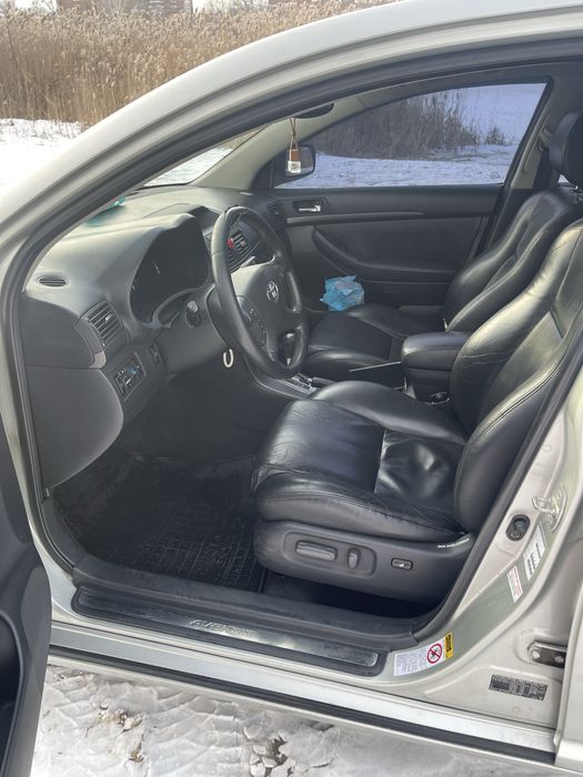 Продам Toyota avensis
