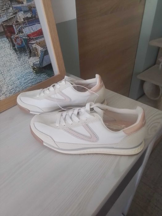 Buty szukają właściciela.