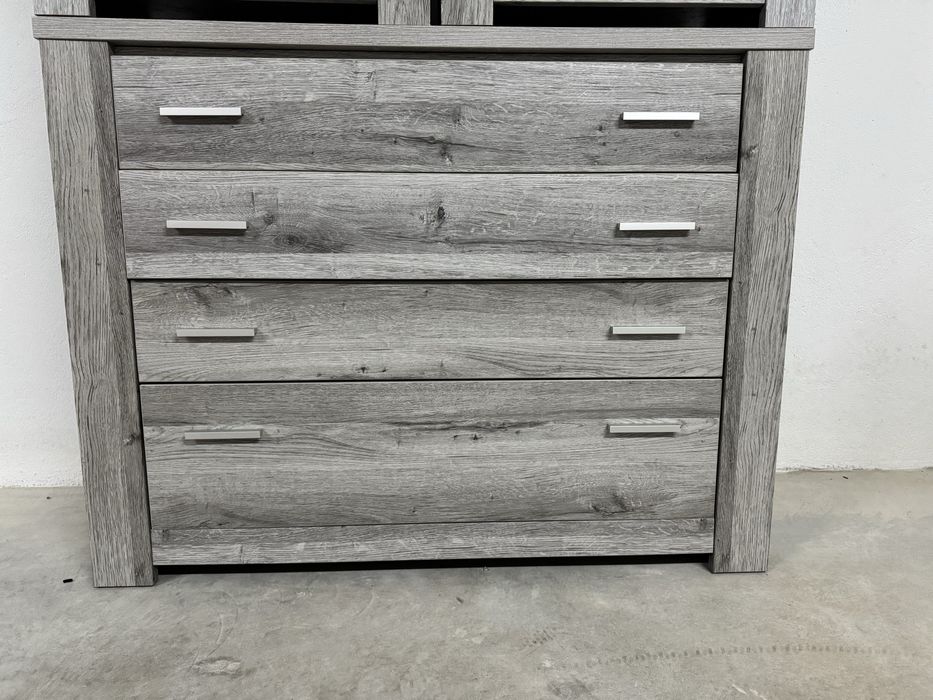 Cómoda e mesas de cabeceira