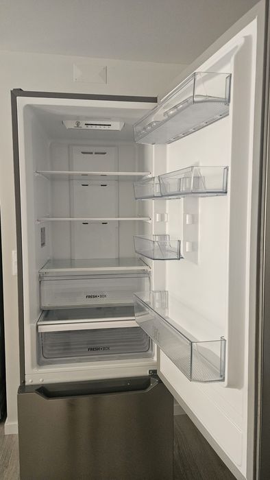 Frigorífico Combinado Teka Inox (No Frost) usado em muito bom estado.