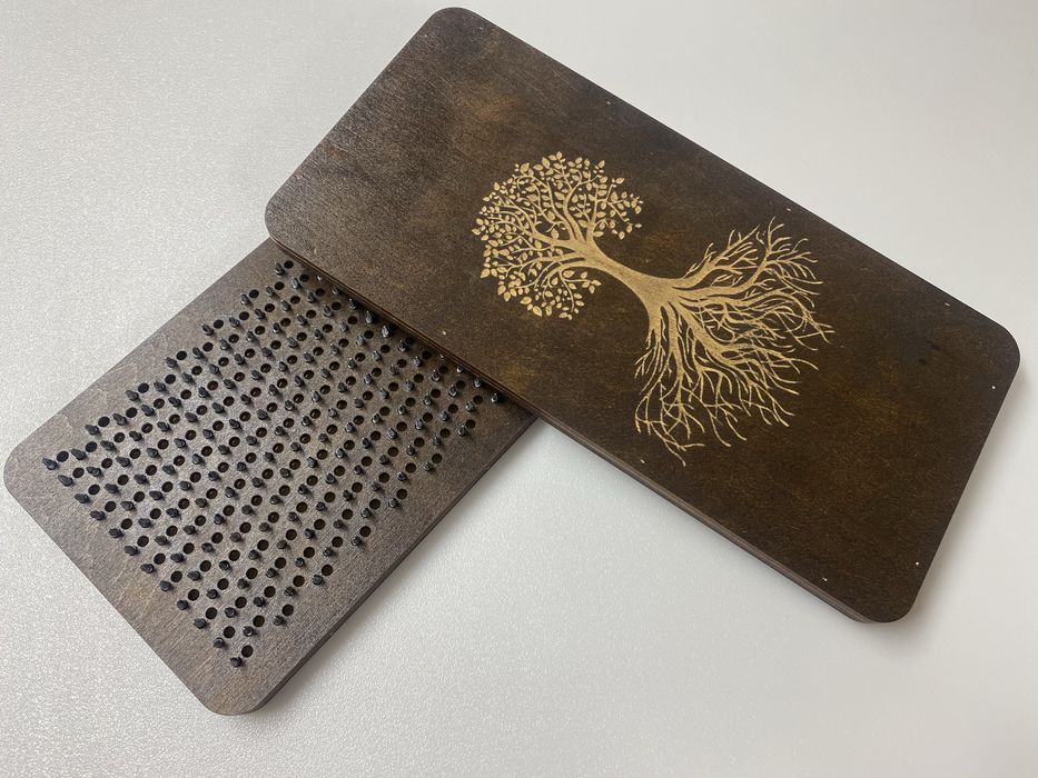 Дошка садху. Дошка зцвяхами. Йога. Стояние на гвоздях