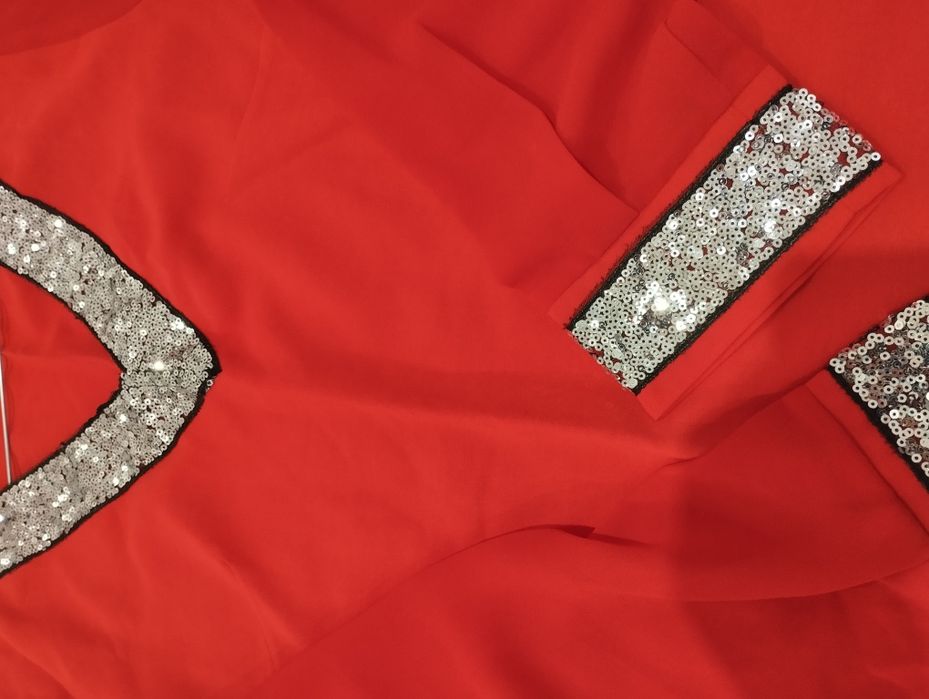 Blusa vermelha com lantejoulas.Nova