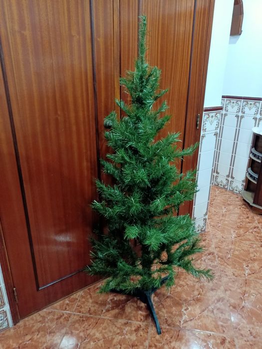 Árvore de Natal enfeites casa quarto apartamento vivenda escritório.
