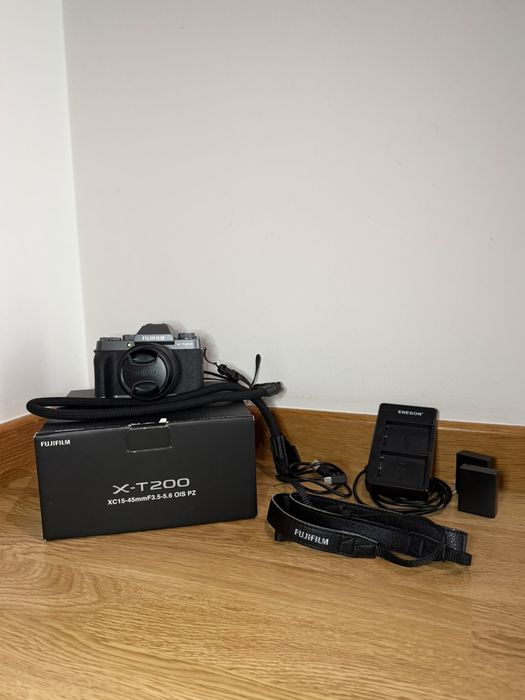Fujifilm X-t200