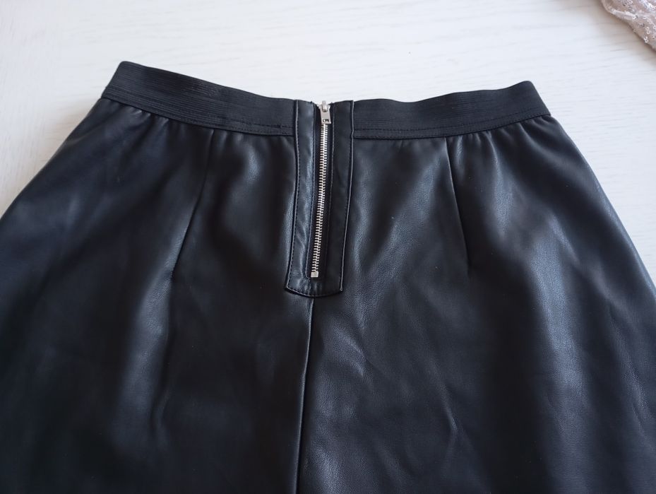 Spódnica ala skórzana Vila 34/36 czarna elegancka