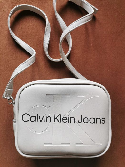 jasna torebka listonoszka