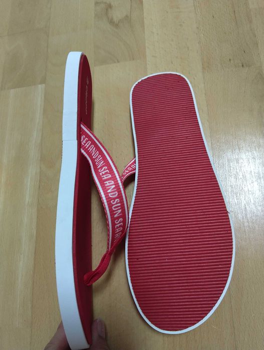 Czerwone lekkie japonki Cropp 41