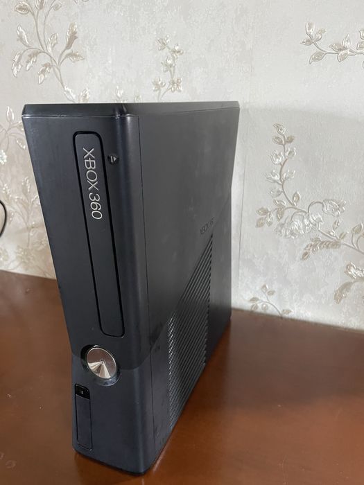 Продам xbox 360 slim freeboot