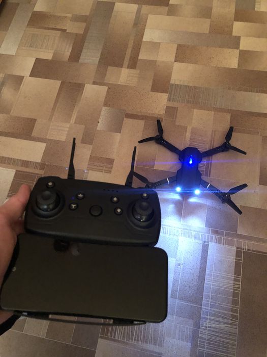 Дрон с камерой E88