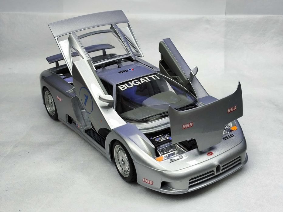Модель Bugatti EB110 1/18 Bburago Italy