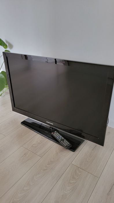 TV Telewizor Samsung 37” Full HD – sprawny, pilot, LED z tyłu