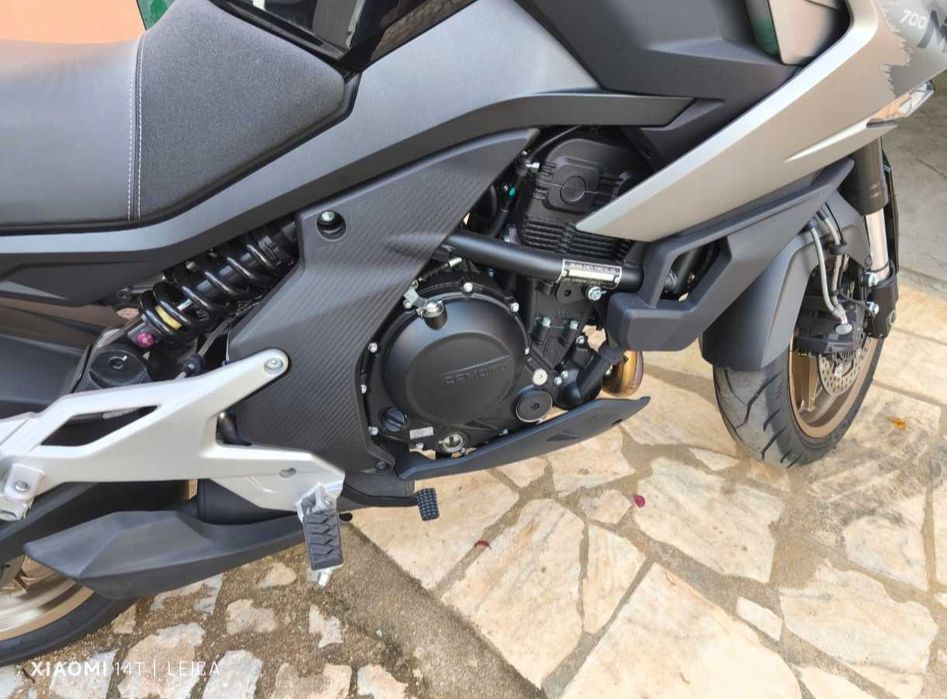 Cf moto 700MT como nova