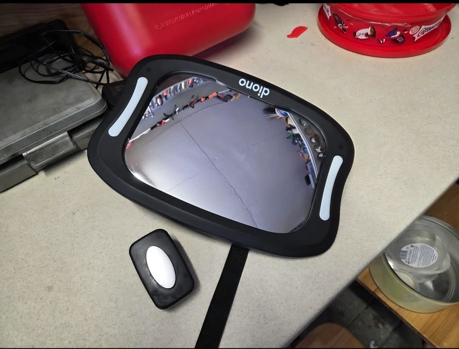 Lusterko do obserwacji dziecka w aucie