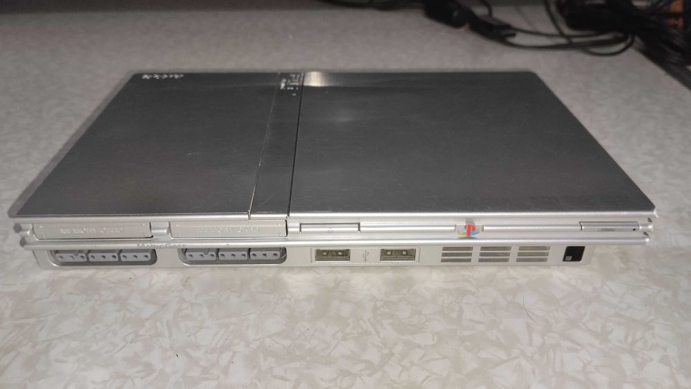 Consola PS2 Slim Prateada com lente nova + Cabo Flat Novo