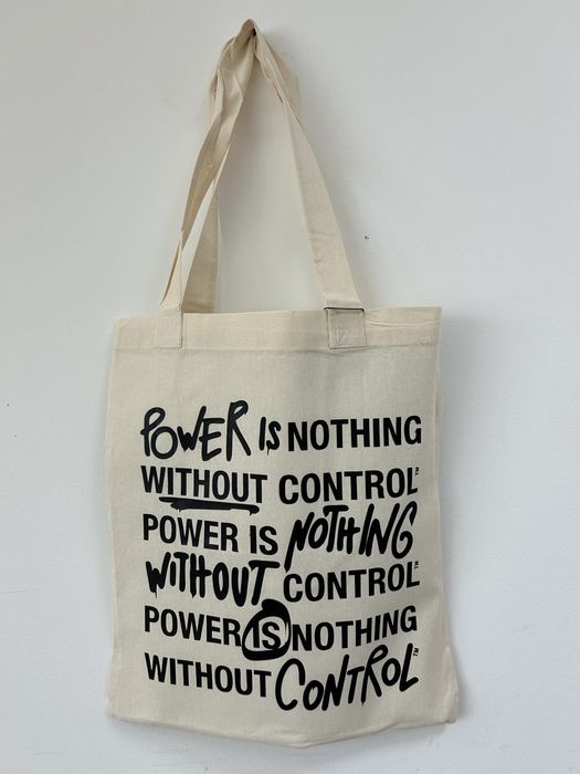 T-shirt Pirelli + kit boné e saco