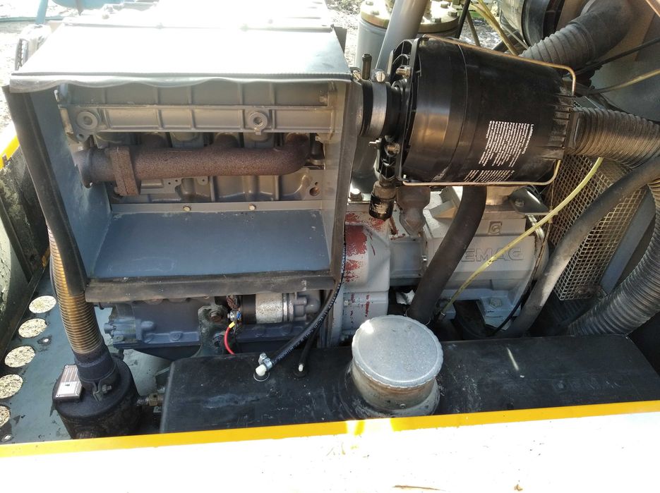 Zestaw do Piaskowania Kompresor śrubowy i Piaskarka