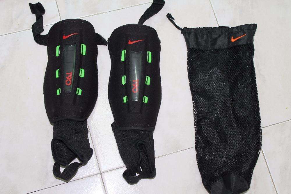 Caneleiras da NIKE T90 Como novas utilizei 1 vez