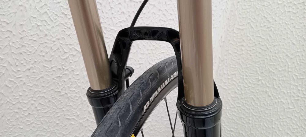 Bicicleta roda 26 montagem personalizada com Mavic, SRAM e suspensão a AR