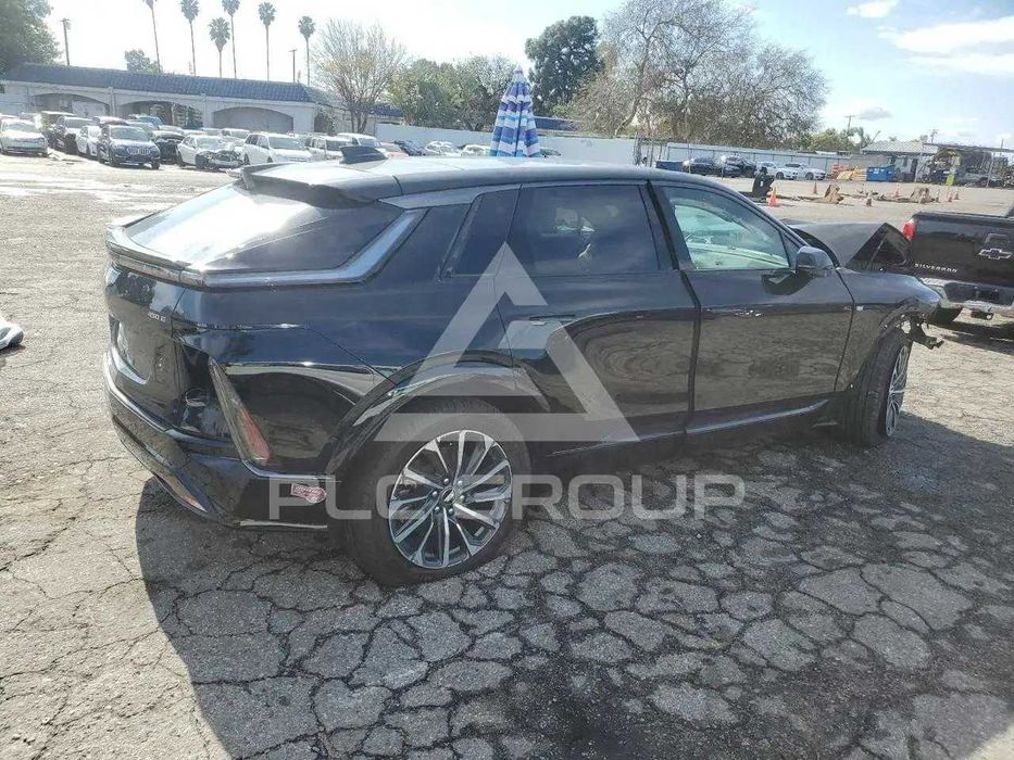 Дверь Cadillac Lyriq