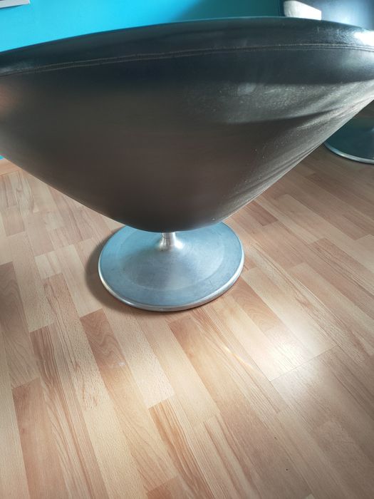 Fotele typu UFO.