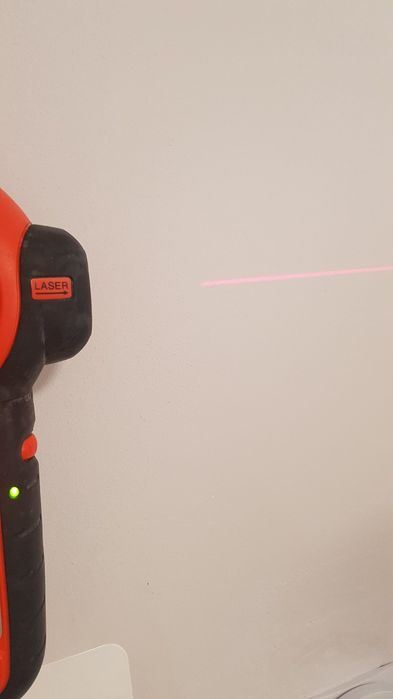 Лазерний рівень та детектор прихованої проводки Black & Decker