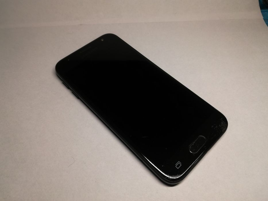 Samsung Galaxy J3 2017 Duos - Pęknięcie