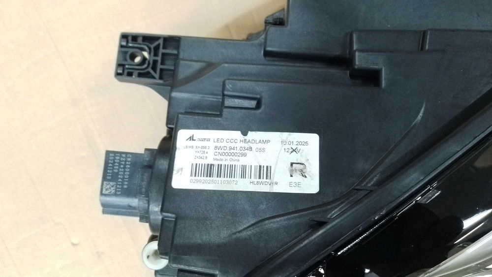 Фара передня Audi A4 B10 B11 Matrix 2019-2023