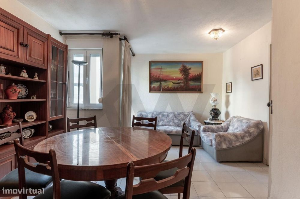 Oportunidade Única em Marvila! T3 Para Remodelar, Investimento Garanti