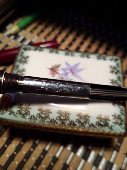 Ручки с золотыми и иридиевыми перьями, подстаканники