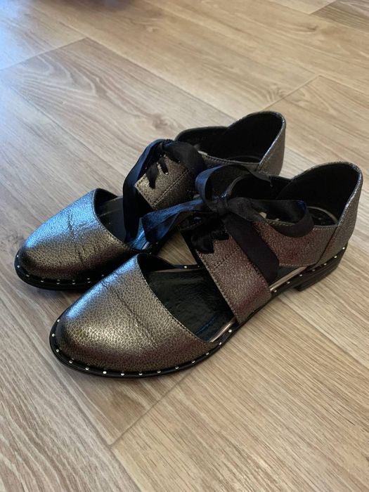 Босоніжки,лофери