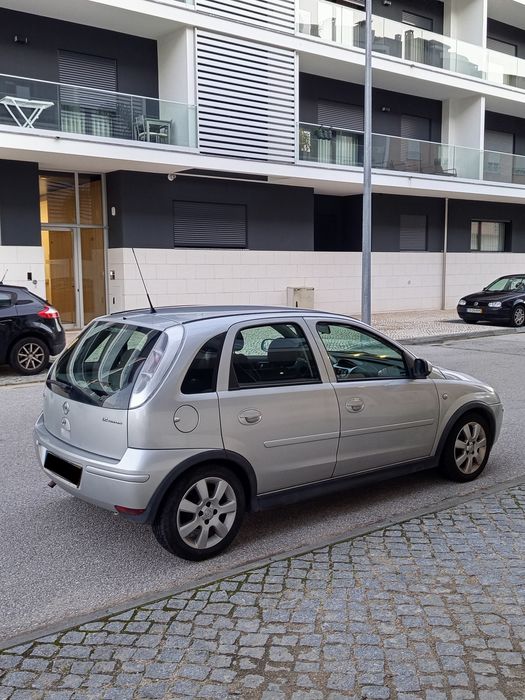Opel Corsa C 1.2 Twinport 2006
Jantes especiais
Rádio e Leitor CD
Coma
