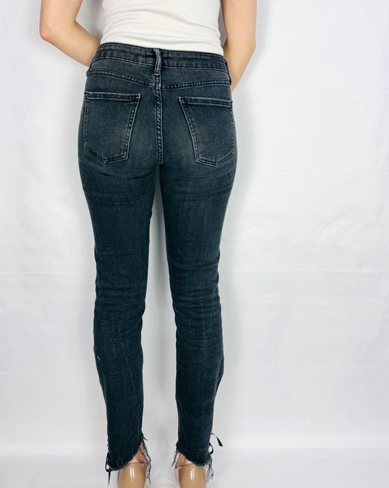 Szare jeansy z przetarciami M 38