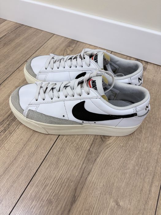 Кросівки Nike жіночі