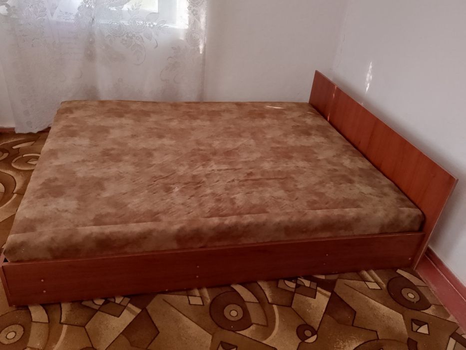 Продам двухспальне ліжко!