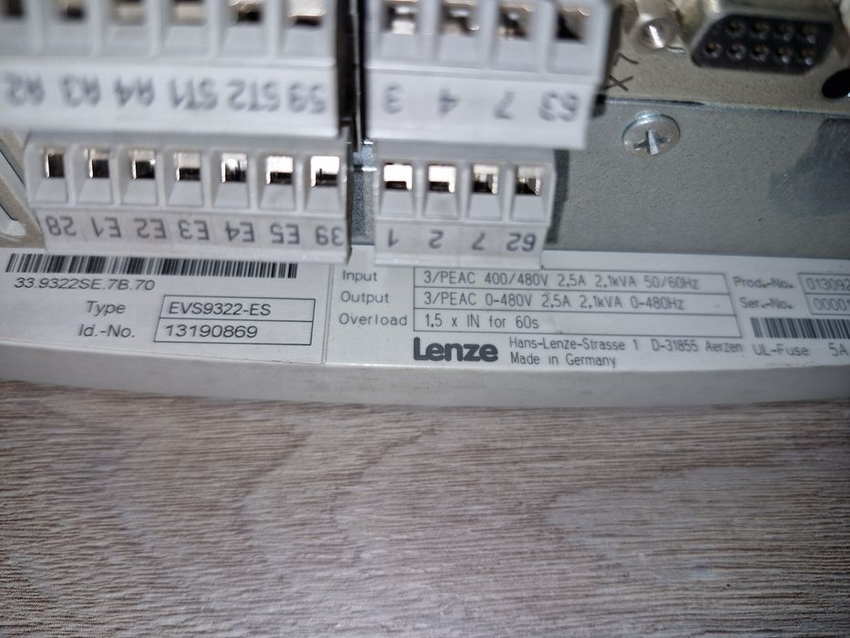 Falownik Lenze EVS9322-ES