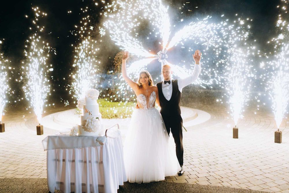 Ciężki dym - Napis Miłość - Fotobudka - Wyrzutnie Kolorów - Iskry