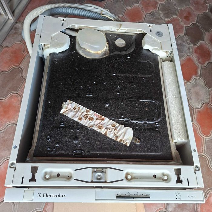 Посудомийна машина Electrolux