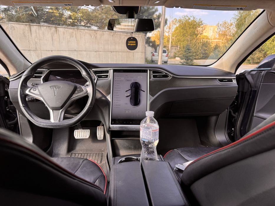 Tesla model s P85+. 2013