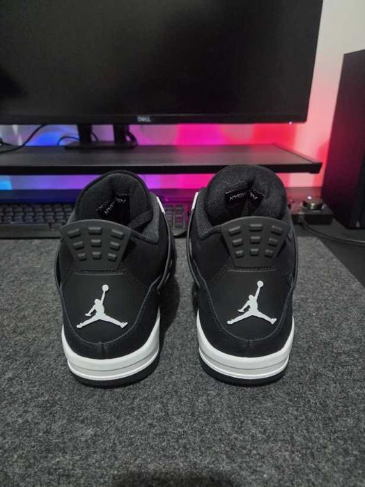 Jordan 4 Retro White Thunder R.46